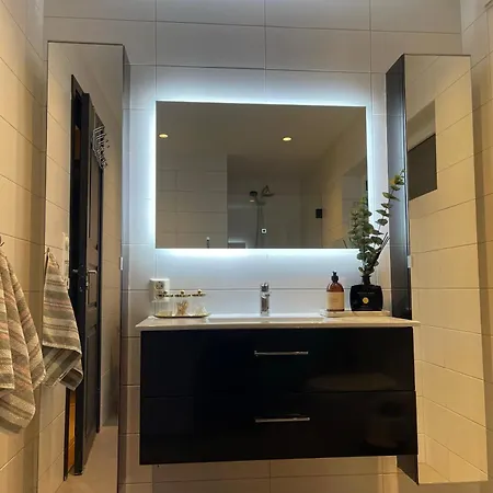 Apartamento Aurora View - Free Parking & Walkable Location *