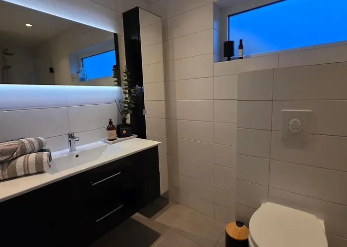 Aurora View - Free Parking & Walkable Location