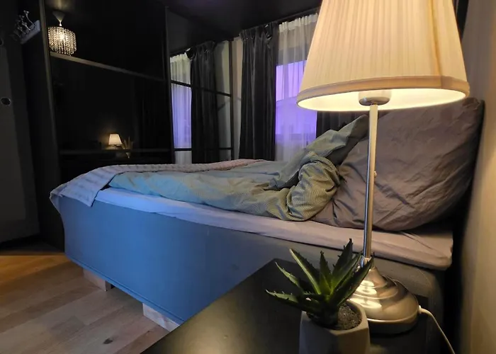 Apartamento Aurora View - Free Parking & Walkable Location *