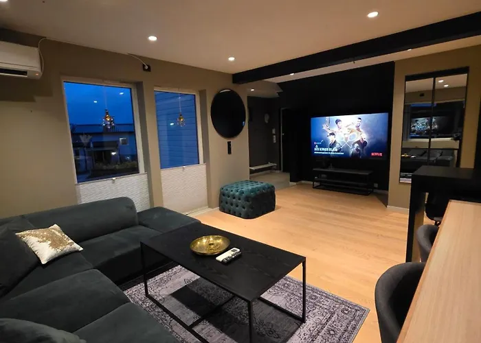 Aurora View - Free Parking & Walkable Location Apartamento