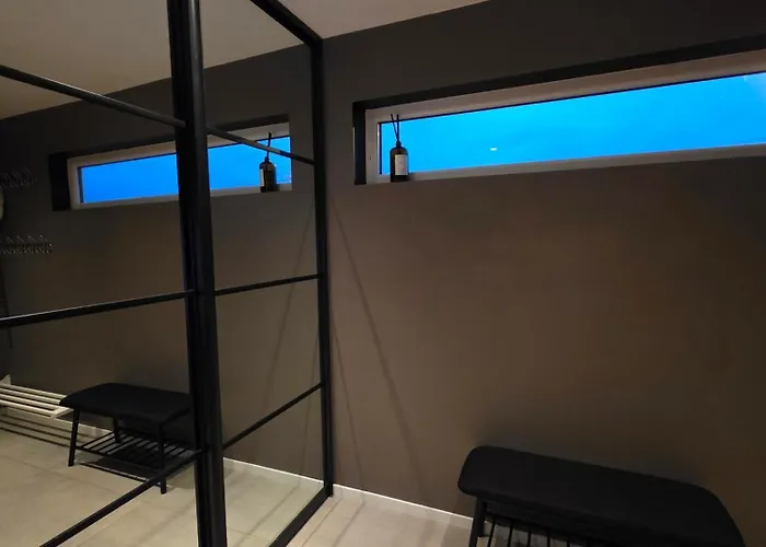 Aurora View - Free Parking & Walkable Location *