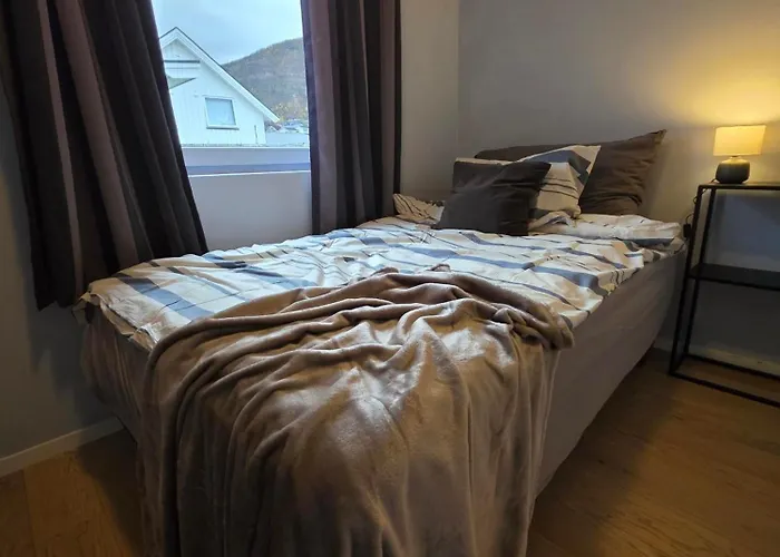 Aurora View - Free Parking & Walkable Location