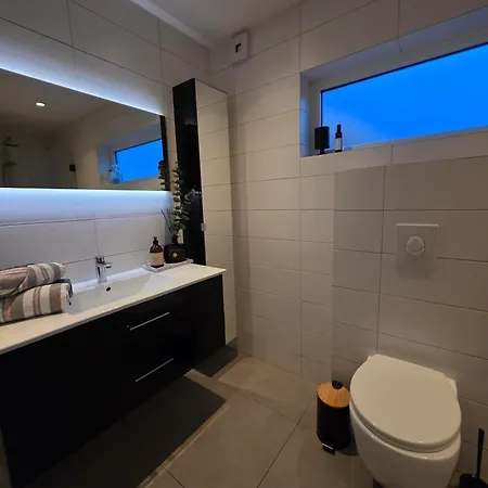 Aurora View - Free Parking & Walkable Location