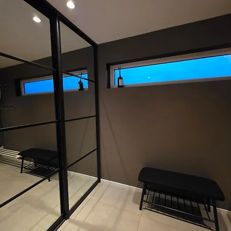 Aurora View - Free Parking & Walkable Location *