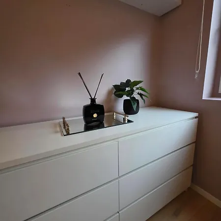 Aurora View - Free Parking & Walkable Location